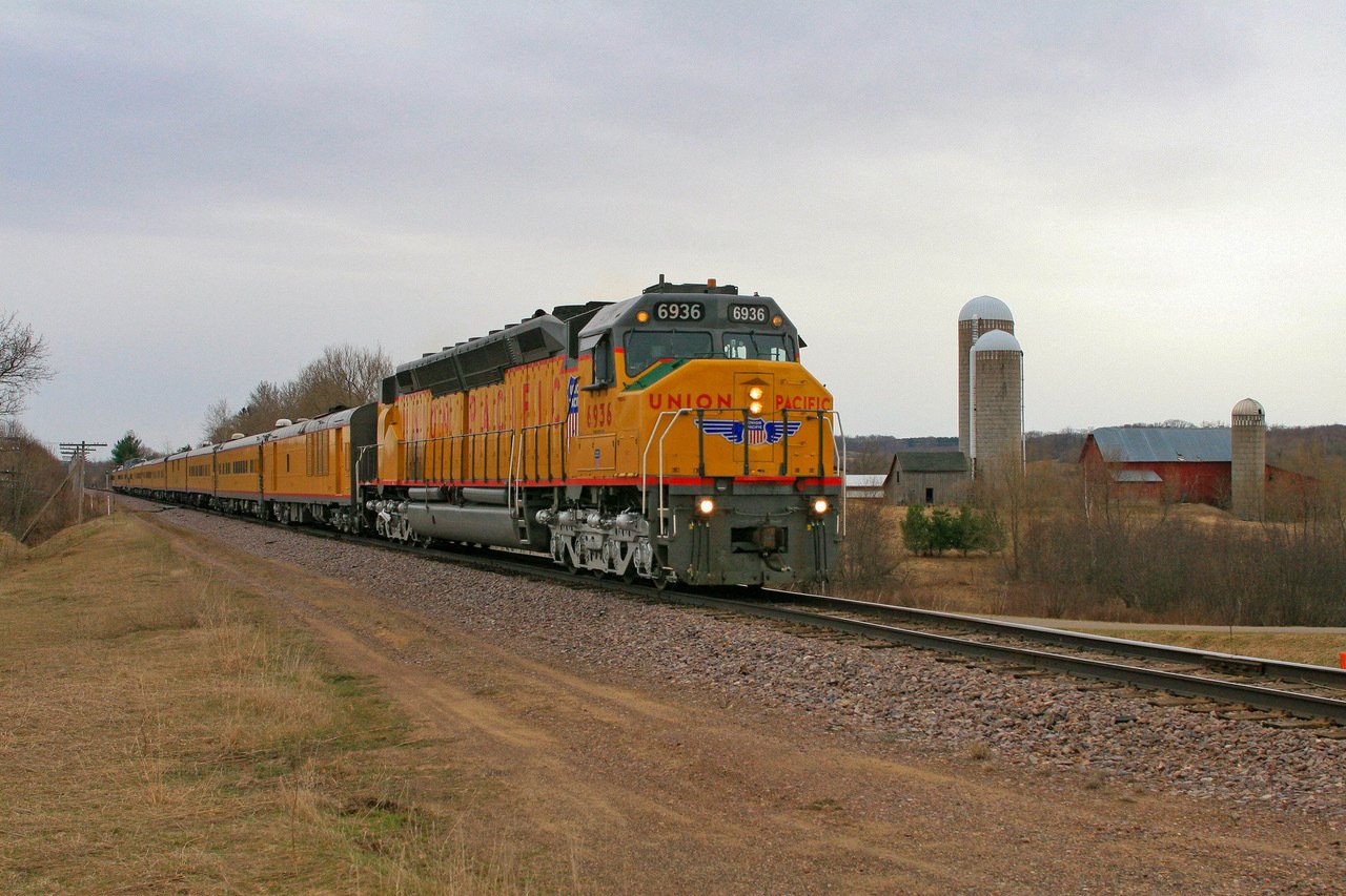 UP-6936-on-a-engineering-special-at-Humbid-Wis-on-April-17-2008
